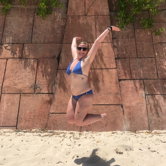 Meet your Posher, Vickie - Picture 3 of 8